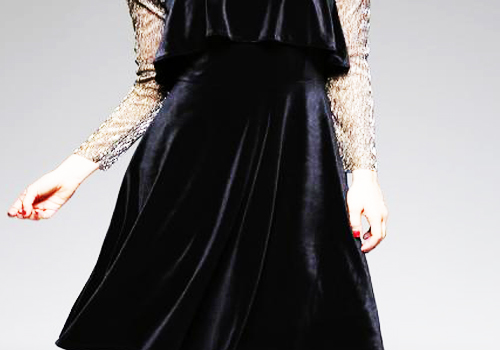 黑色丝绒连衣裙