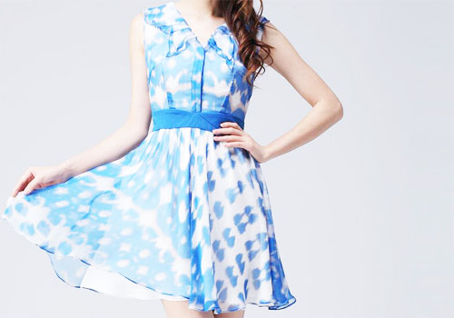 蓝色裙子