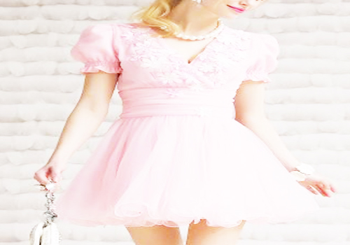 粉色娃娃连衣裙