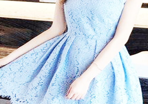 天蓝色蕾丝裙