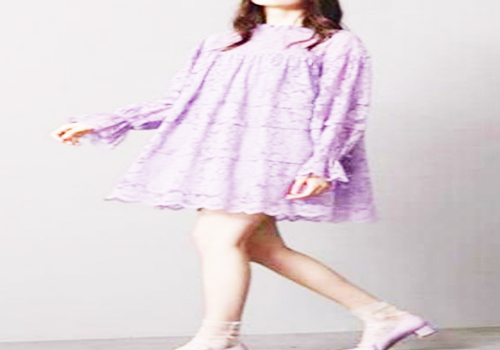 紫色蕾丝裙搭配同色系绑带单鞋