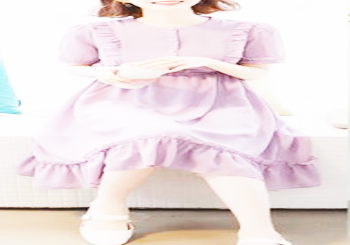 荷叶边紫色连衣裙搭配奶奶平底鞋