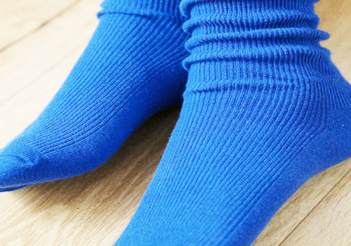 蓝色袜子搭配